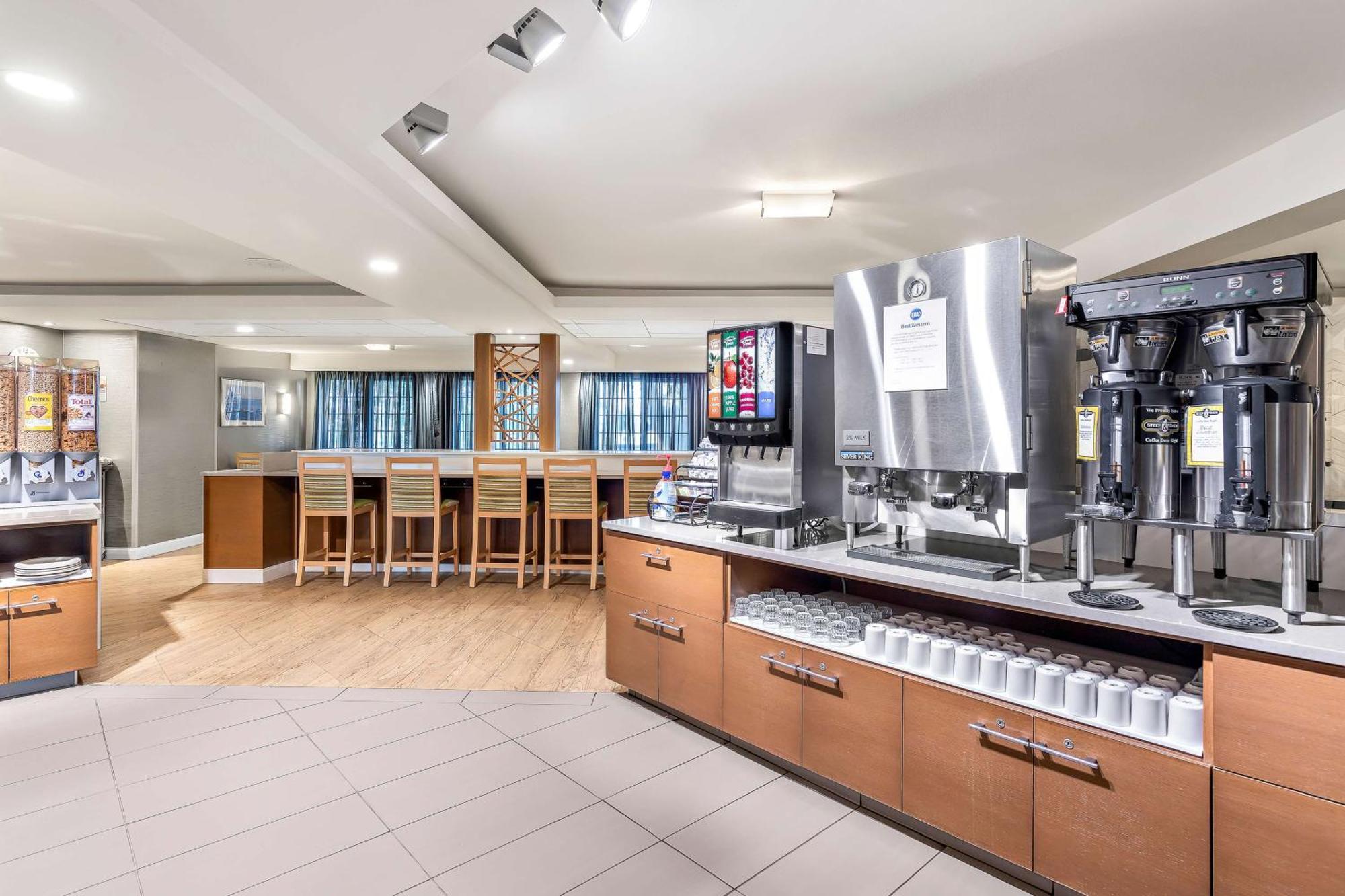Best Western West Towne Suites Мадисон Экстерьер фото